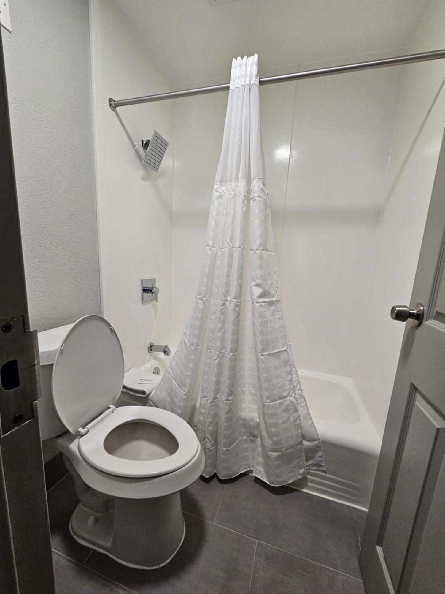 Baymont Inn & Suites كوفينغتون الغرفة الصورة